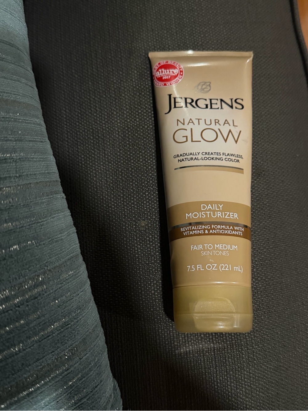 Jergens Natural Glow Daily Moisturizer — Beige (Fair to Medium)